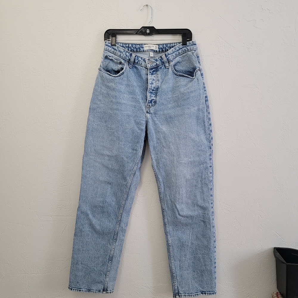 Abercrombie & Fitch Curve Love The Dad High Rise Light Wash Jeans Size 10 Reg